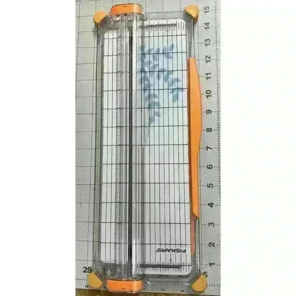 Fiskars Paper Cutter Shear for Portable Paper with Cutting Line Guide - Picture 1 of 2